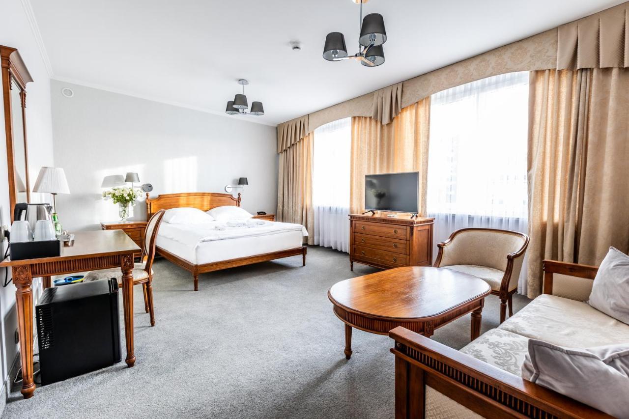Hotel Pod Zlota Roza كيلتشي المظهر الخارجي الصورة