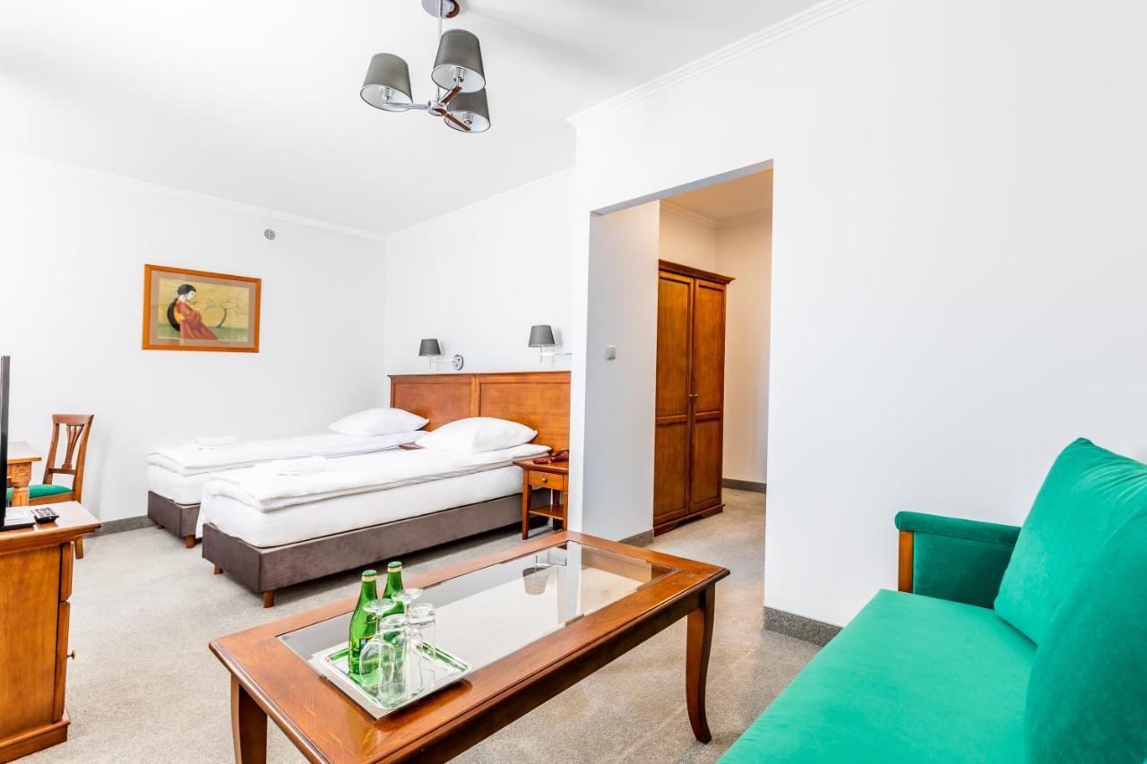 Hotel Pod Zlota Roza كيلتشي المظهر الخارجي الصورة