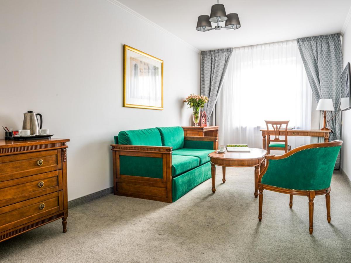 Hotel Pod Zlota Roza كيلتشي المظهر الخارجي الصورة
