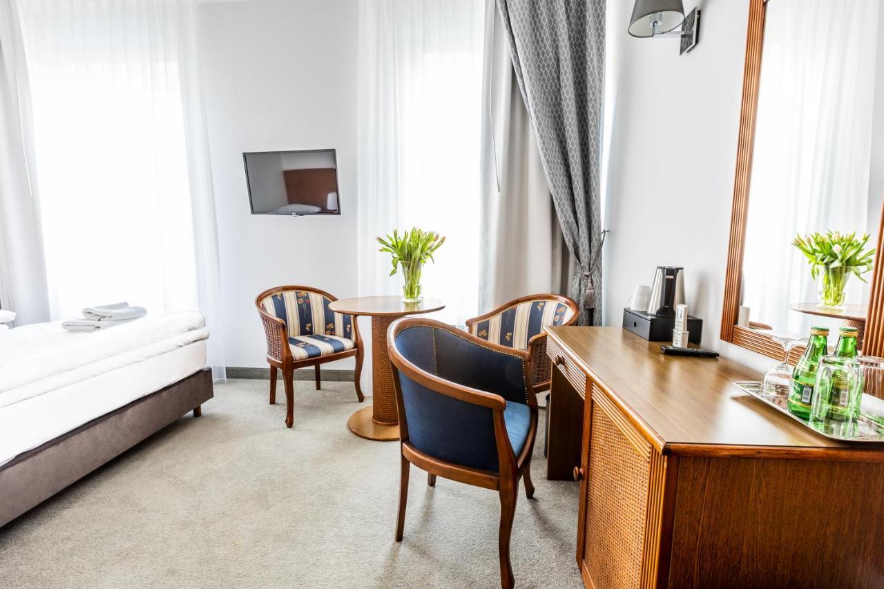 Hotel Pod Zlota Roza كيلتشي المظهر الخارجي الصورة