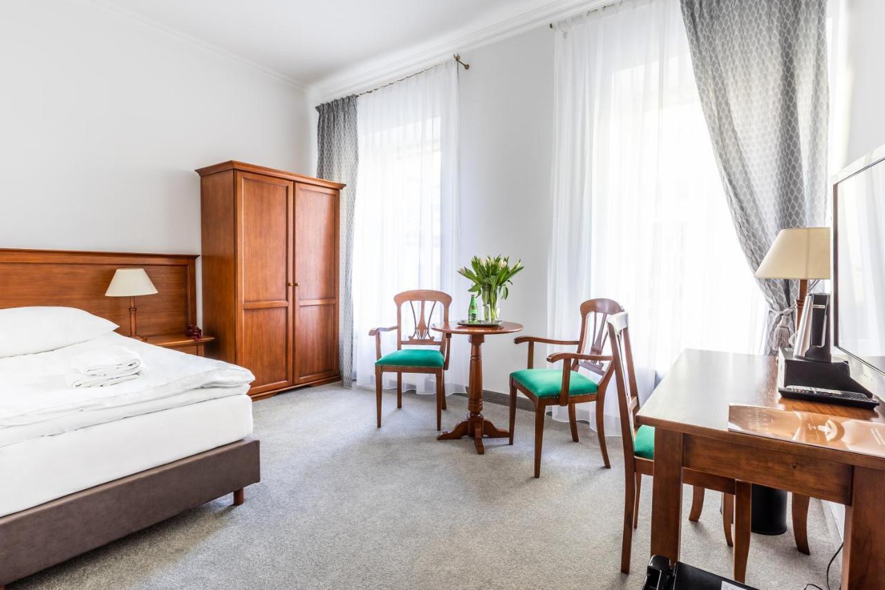 Hotel Pod Zlota Roza كيلتشي المظهر الخارجي الصورة
