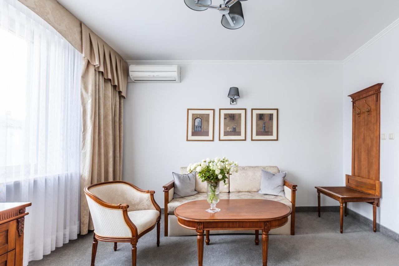 Hotel Pod Zlota Roza كيلتشي المظهر الخارجي الصورة