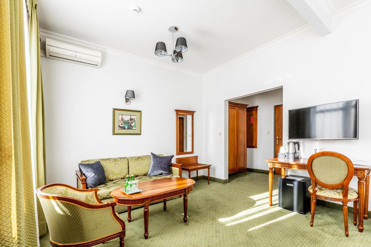 Hotel Pod Zlota Roza كيلتشي المظهر الخارجي الصورة