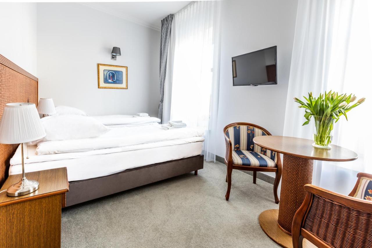 Hotel Pod Zlota Roza كيلتشي المظهر الخارجي الصورة