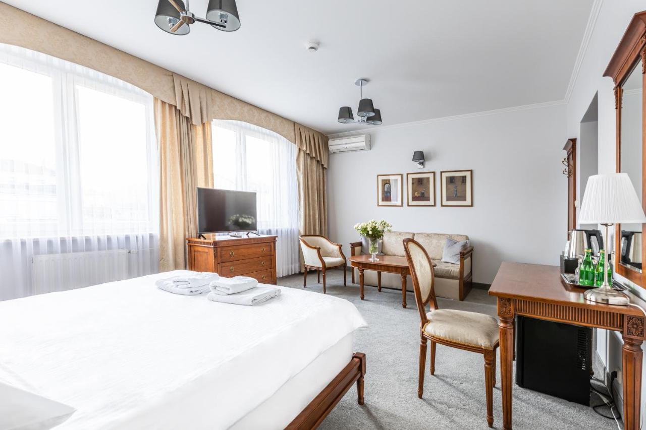 Hotel Pod Zlota Roza كيلتشي المظهر الخارجي الصورة