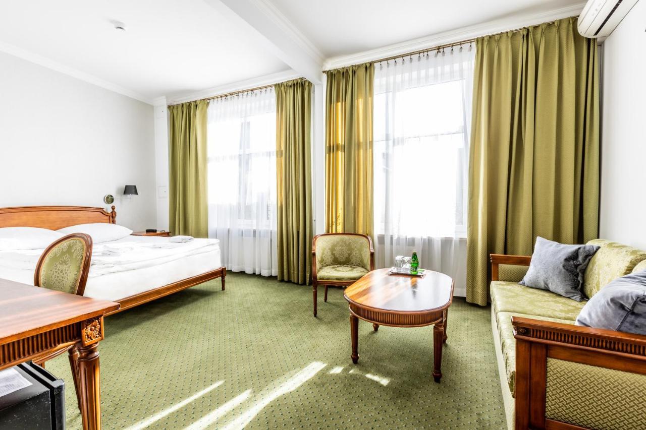 Hotel Pod Zlota Roza كيلتشي المظهر الخارجي الصورة