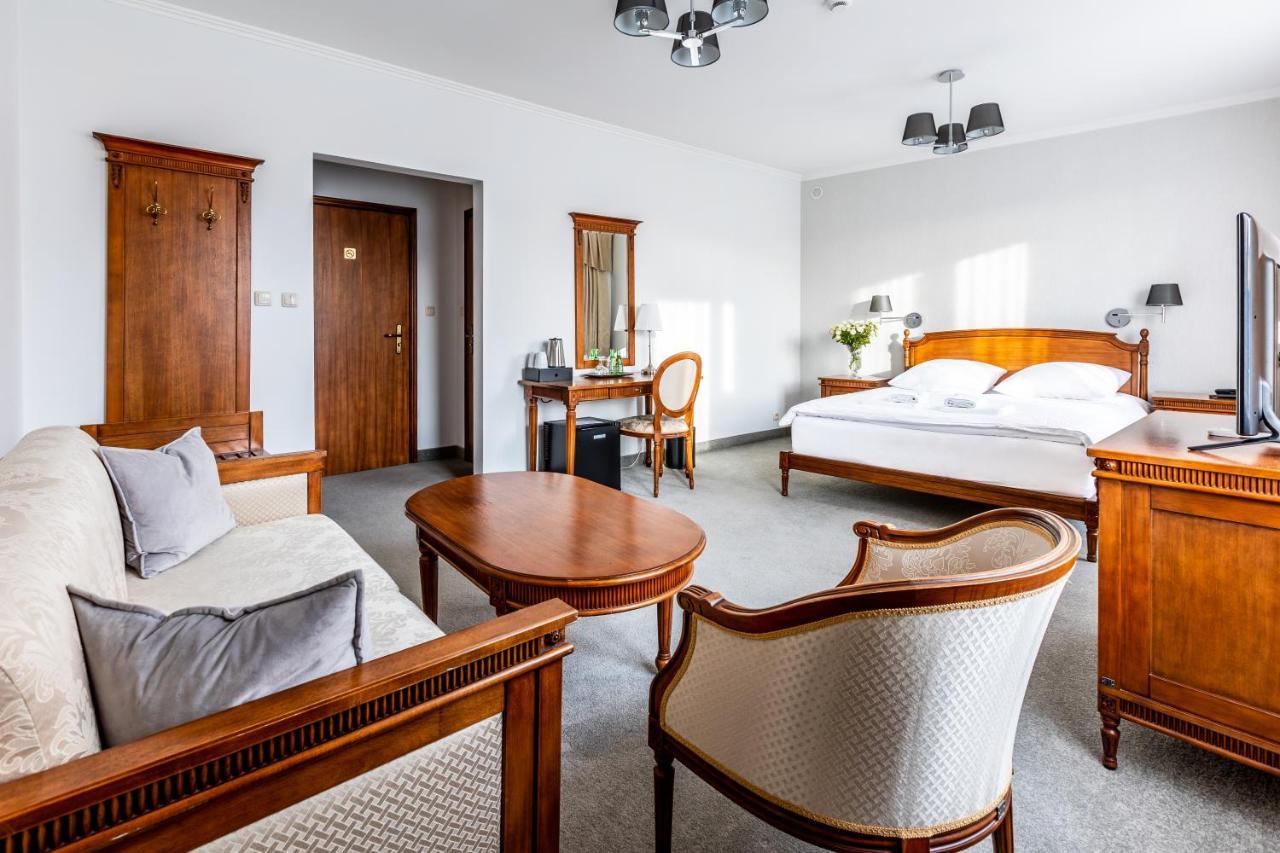 Hotel Pod Zlota Roza كيلتشي المظهر الخارجي الصورة