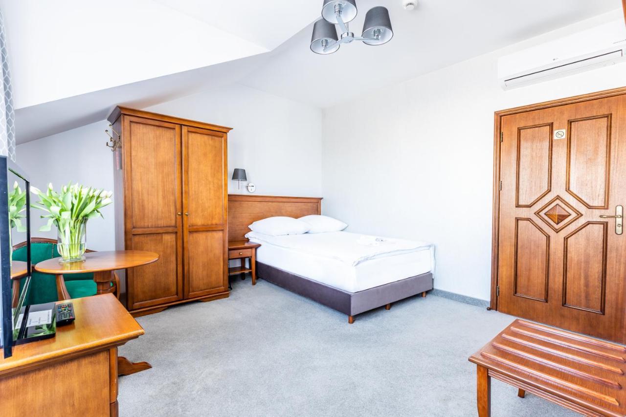 Hotel Pod Zlota Roza كيلتشي الغرفة الصورة