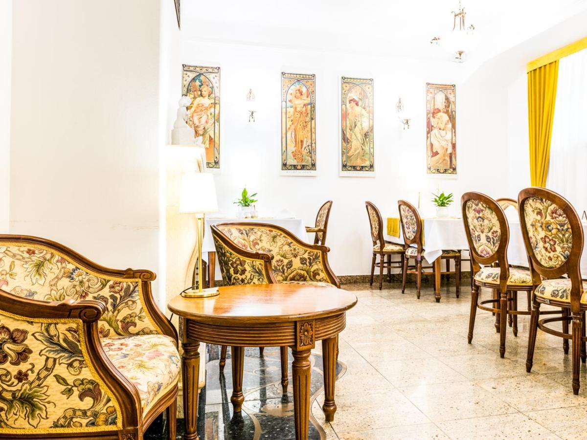 Hotel Pod Zlota Roza كيلتشي المظهر الخارجي الصورة