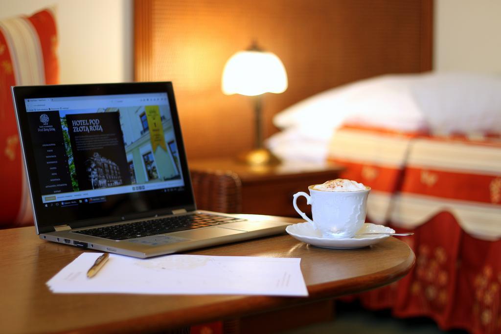 Hotel Pod Zlota Roza كيلتشي المظهر الخارجي الصورة